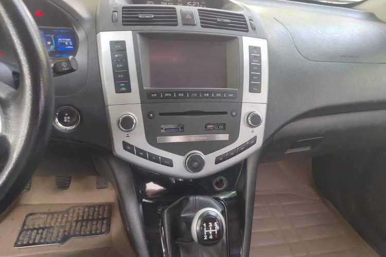 Used BYD S6 2013 Platinum Edition 2.0L Manual Luxury Model Audio And AC Panel