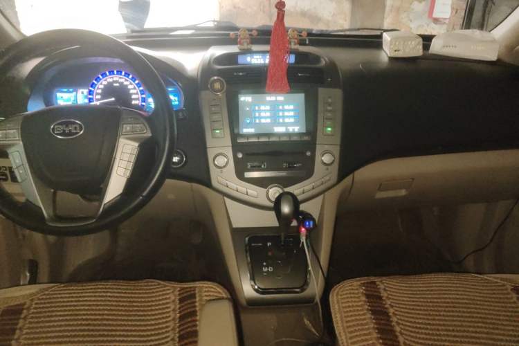 Used BYD S6 2013 Platinum Edition 2.4L Automatic Luxury Model Center Console