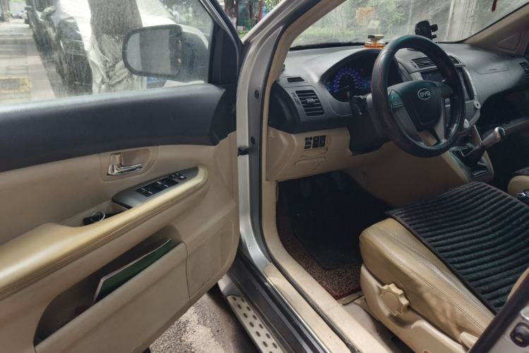 Used BYD S6 2013 Jingyue Edition 2.0L Manual Luxury Model 5 Seats Driver Seat
