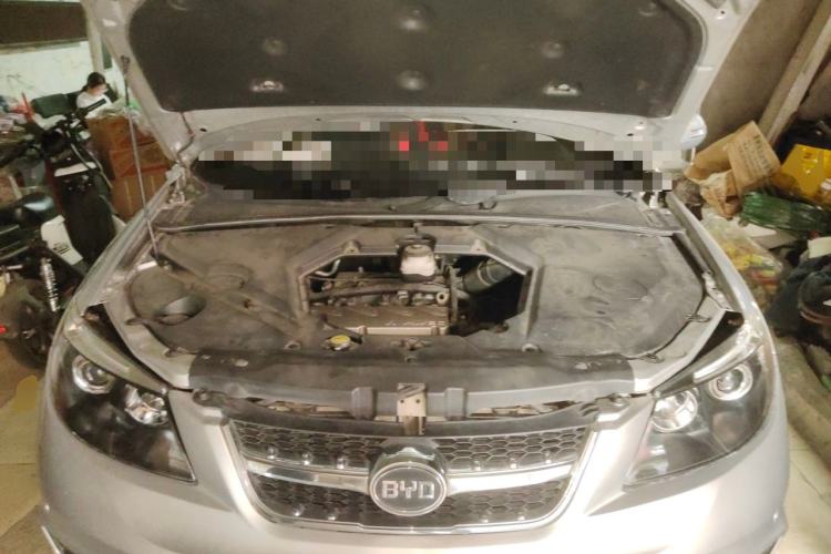 Used BYD S6 2013 Platinum Edition 2.4L Automatic Luxury Model Engine Bay