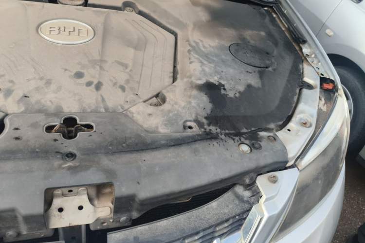Used BYD S6 2013 Platinum Edition 2.0L Manual Luxury Model Engine Bay Left