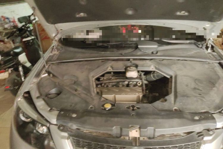 Used BYD S6 2013 Platinum Edition 2.4L Automatic Luxury Model Engine Bay Right