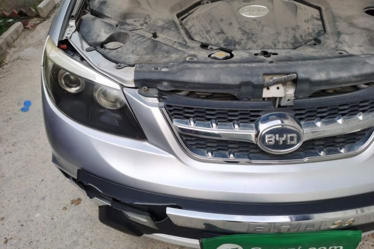 Used BYD S6 2013 Jingyue Edition 2.0L Manual Luxury Model 5 Seats Engine Bay Right