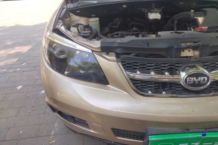 Used BYD S6 2013 Platinum Edition 2.0L Manual Luxury Model Engine Bay Right