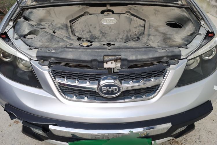 Used BYD S6 2013 Jingyue Edition 2.0L Manual Luxury Model 5 Seats Engine Bay