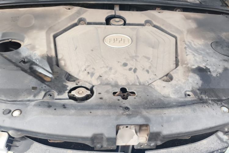 Used BYD S6 2013 Platinum Edition 2.0L Manual Luxury Model Engine Bay