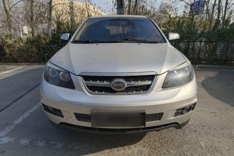 Used BYD S6 2013 Platinum Edition 2.0L Manual Luxury Model Exterior 1