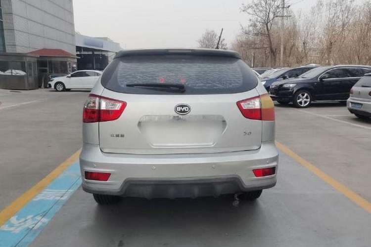Used BYD S6 2013 Platinum Edition 2.0L Manual Luxury Model Exterior 4