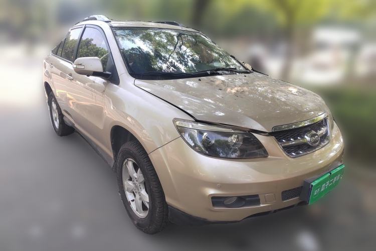 Used BYD S6 2013 Platinum Edition 2.0L Manual Luxury Model Front Right 45 Deg