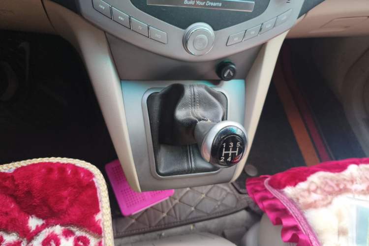 Used BYD S6 2013 Platinum Edition 2.0L Manual Luxury Model Gear Lever