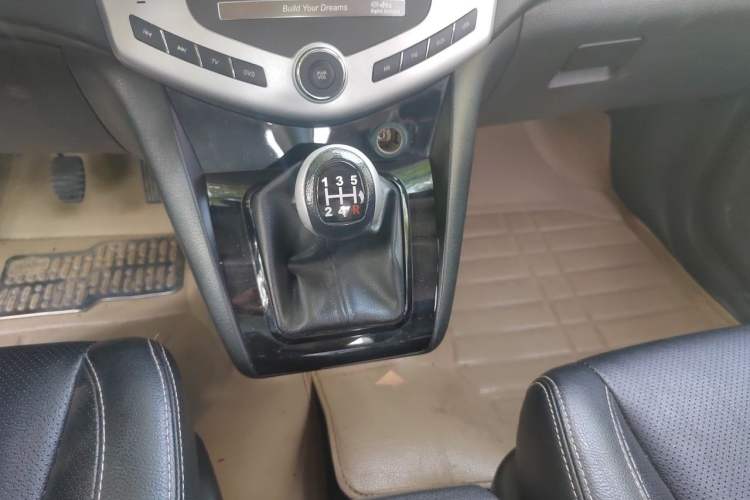 Used BYD S6 2013 Platinum Edition 2.0L Manual Luxury Model Gear Lever