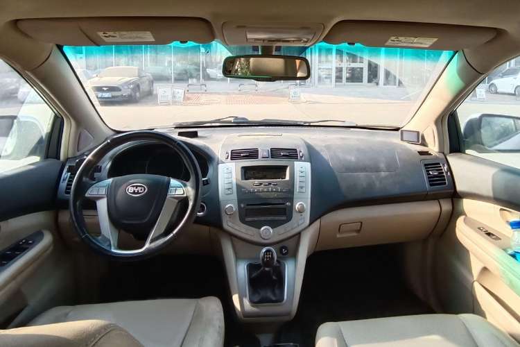 Used BYD S6 2013 Platinum Edition 2.0L Manual Luxury Model Interior 1