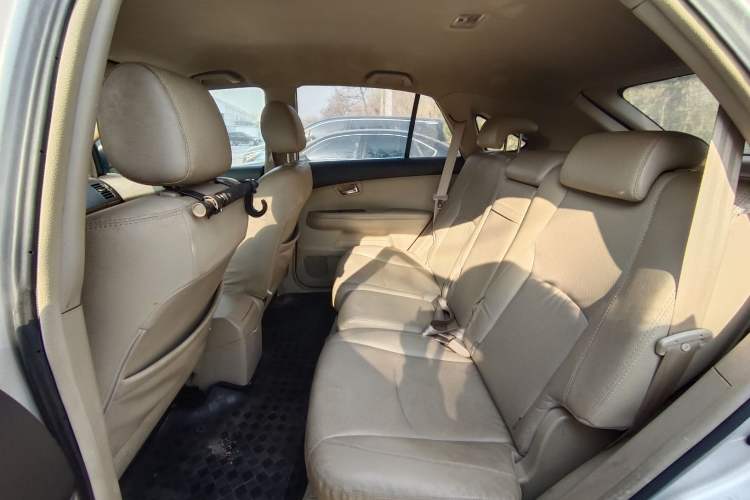 Used BYD S6 2013 Platinum Edition 2.0L Manual Luxury Model Interior 4