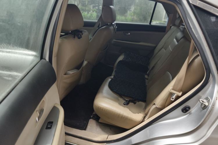 Used BYD S6 2013 Jingyue Edition 2.0L Manual Luxury Model 5 Seats Left Rear Seat