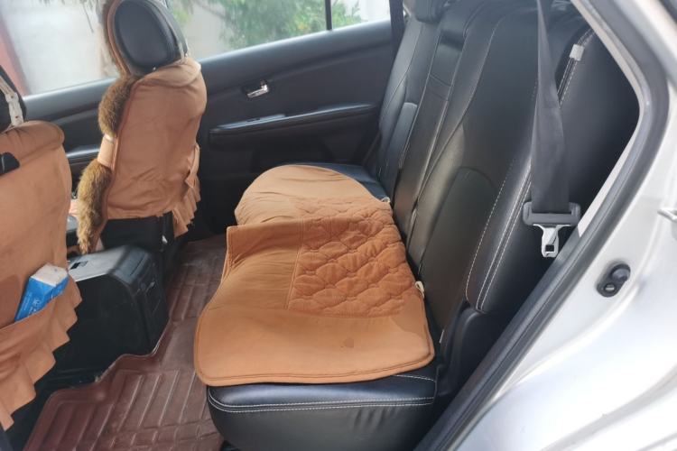 Used BYD S6 2013 Jingyue Edition 2.0L Manual Luxury Model 5 Seats Left Rear Seat
