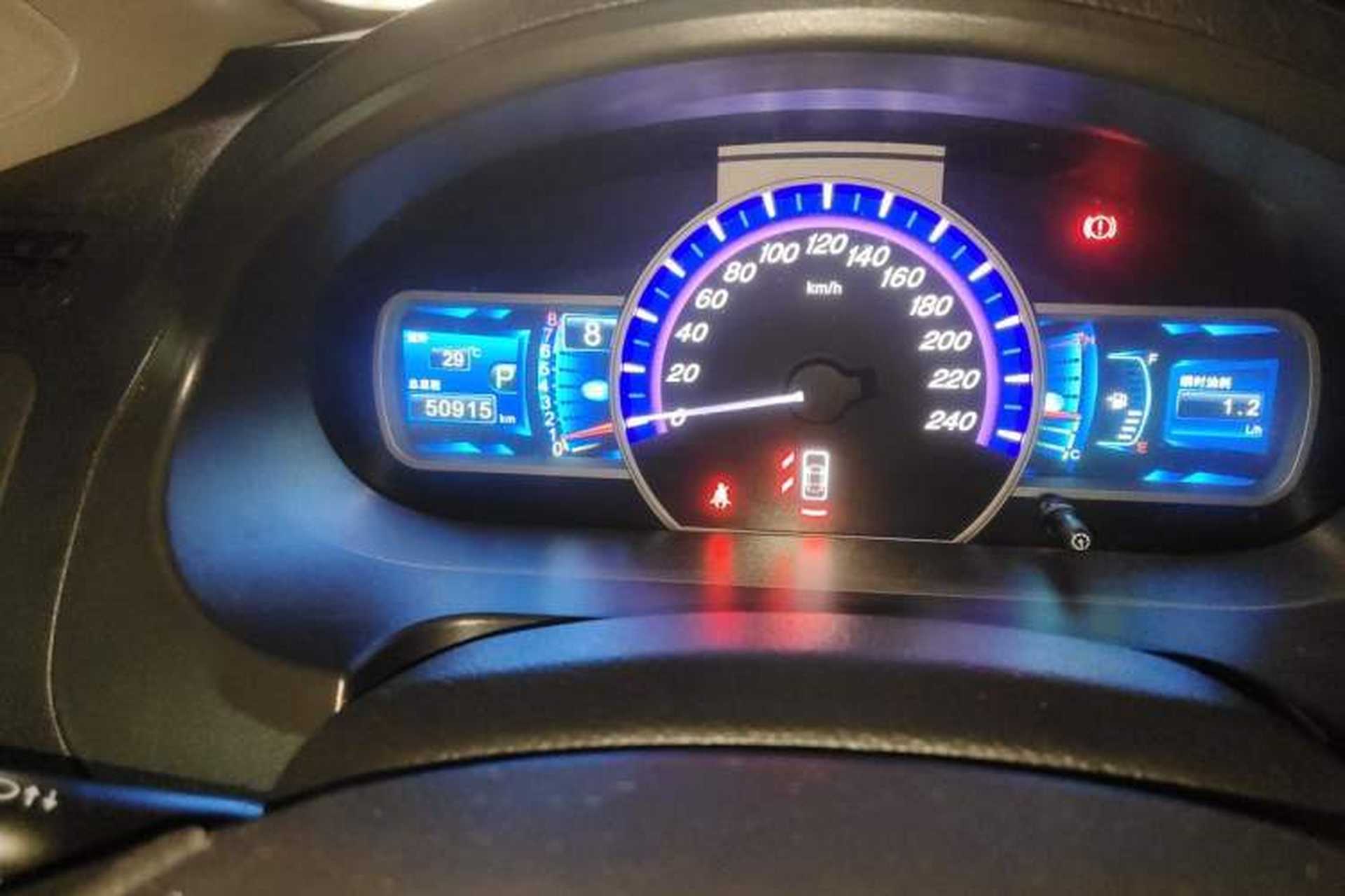 Used BYD S6 2013 Platinum Edition 2.4L Automatic Luxury Model Odometer Close Up
