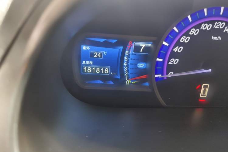 Used BYD S6 2013 Jingyue Edition 2.0L Manual Luxury Model 5 Seats Odometer Close Up