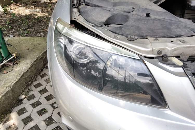 Used BYD S6 2013 Jingyue Edition 2.0L Manual Luxury Model 5 Seats Right Front Headlight