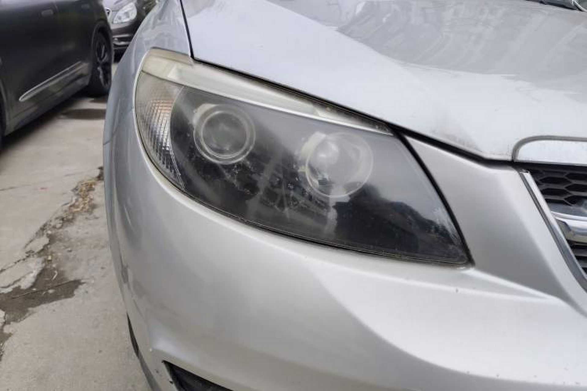 Used BYD S6 2013 Jingyue Edition 2.0L Manual Luxury Model 5 Seats Right Front Headlight