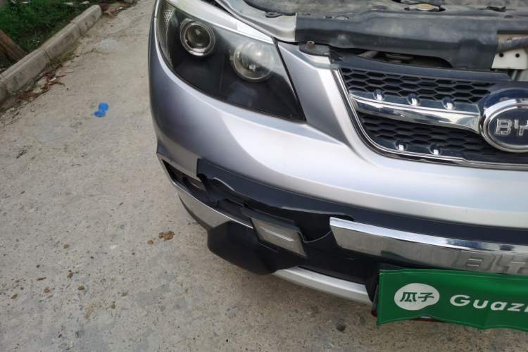 Used BYD S6 2013 Jingyue Edition 2.0L Manual Luxury Model 5 Seats Right Front Headlight