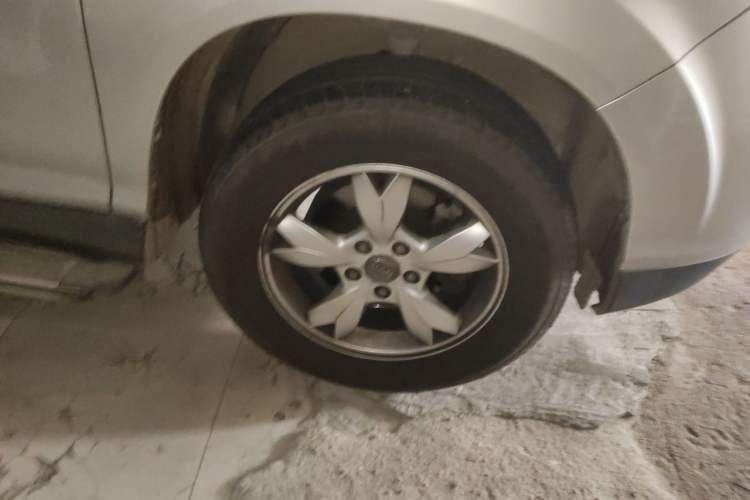 Used BYD S6 2013 Platinum Edition 2.4L Automatic Luxury Model Right Front Wheel Hub