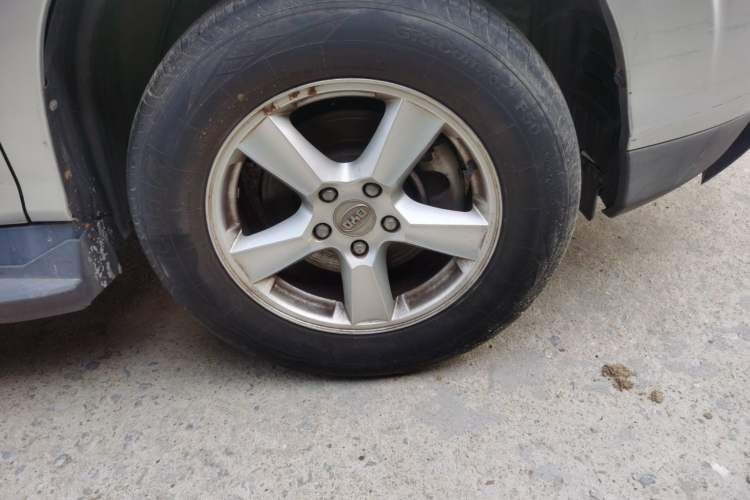 Used BYD S6 2013 Jingyue Edition 2.0L Manual Luxury Model 5 Seats Right Front Wheel Hub