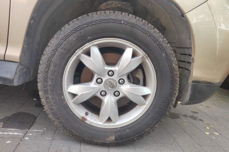 Used BYD S6 2013 Platinum Edition 2.0L Manual Luxury Model Right Front Wheel Hub