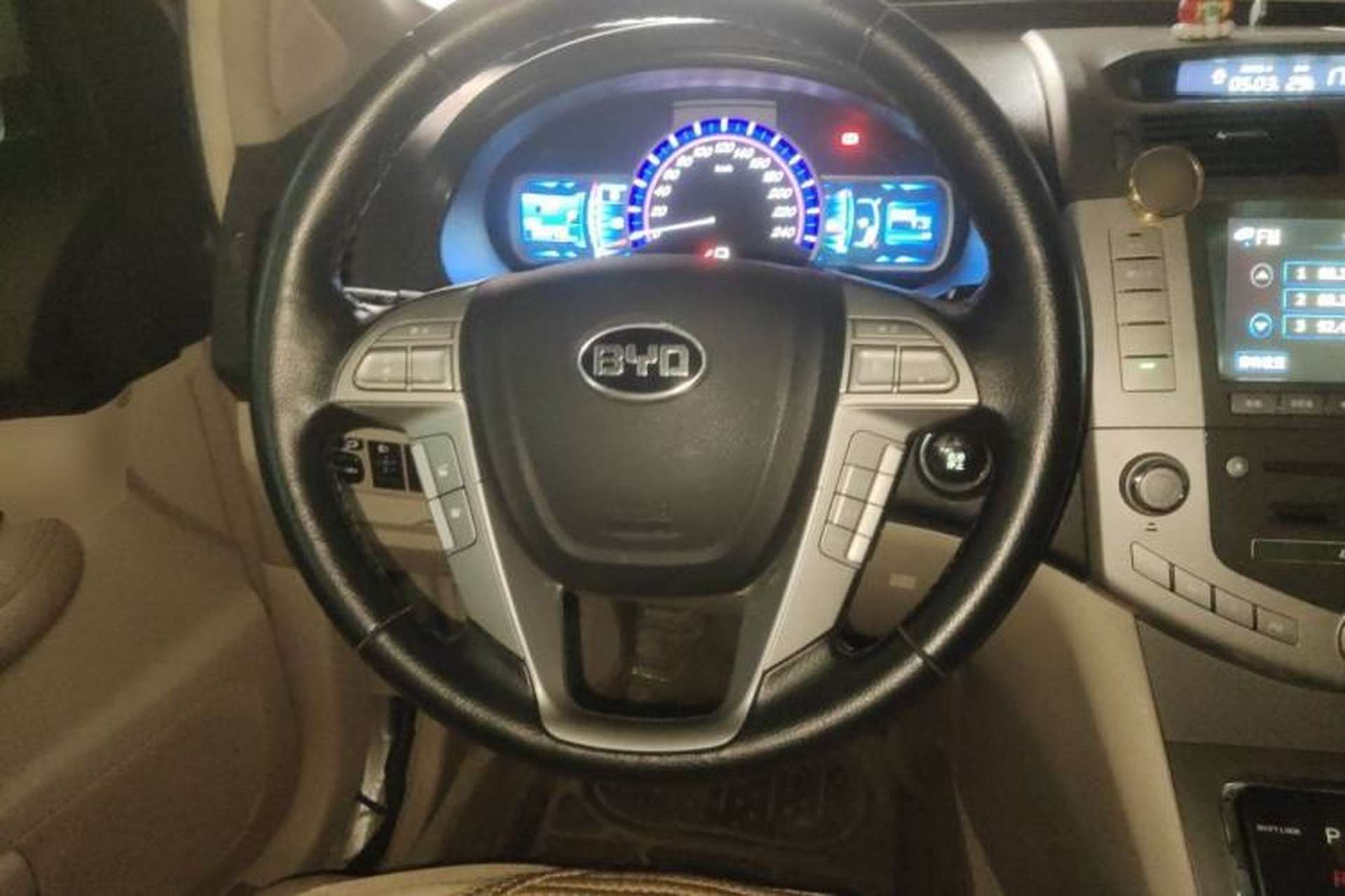Used BYD S6 2013 Platinum Edition 2.4L Automatic Luxury Model Steering Wheel