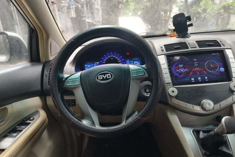 Used BYD S6 2013 Jingyue Edition 2.0L Manual Luxury Model 5 Seats Steering Wheel