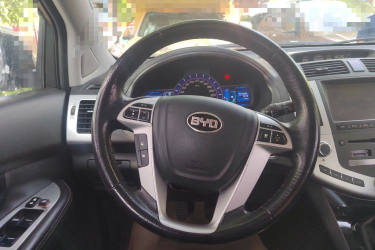 Used BYD S6 2013 Platinum Edition 2.0L Manual Luxury Model Steering Wheel