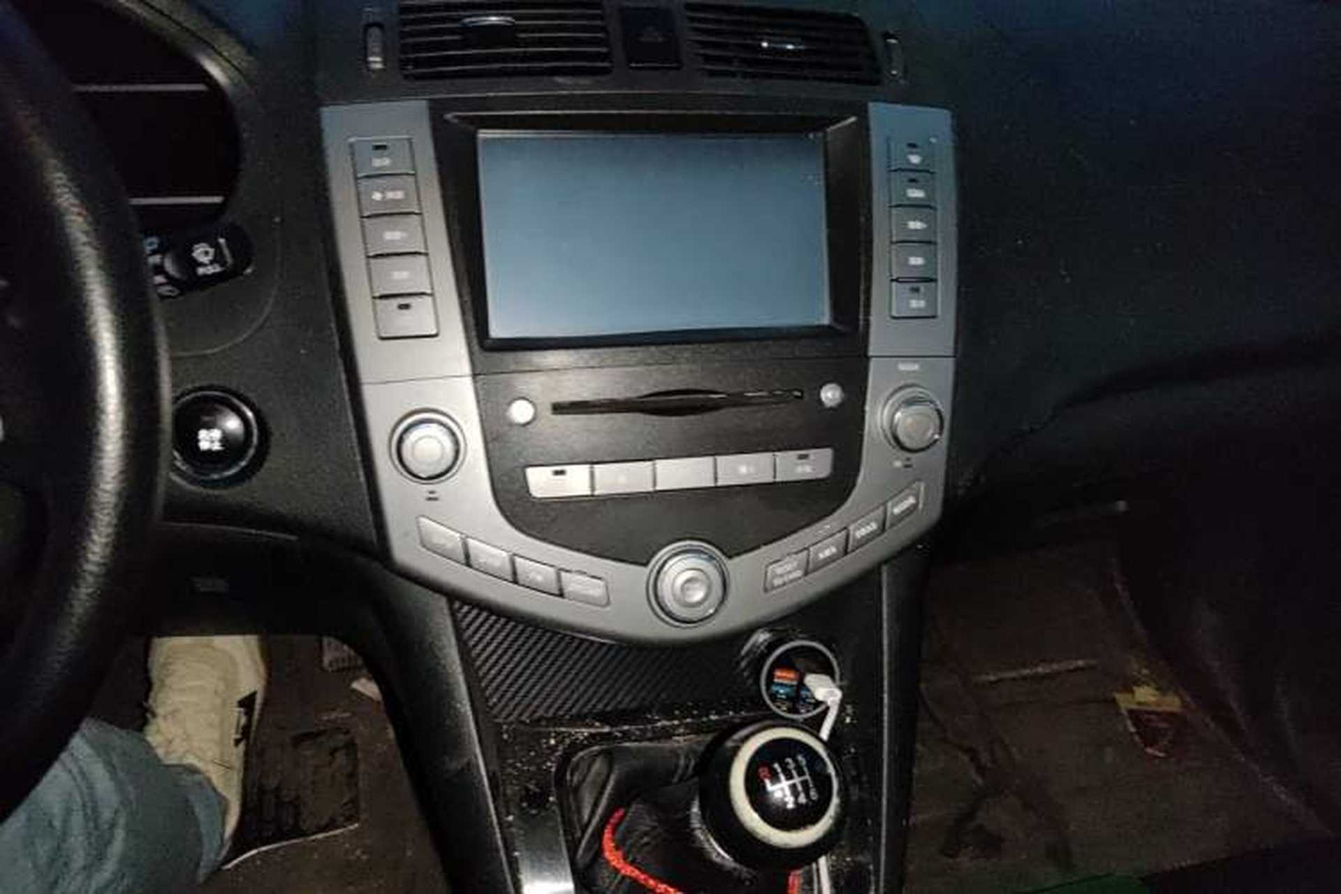 Used BYD S6 2013 Jingyue Edition 2.4L Manual Luxury 5-Seater Audio And AC Panel