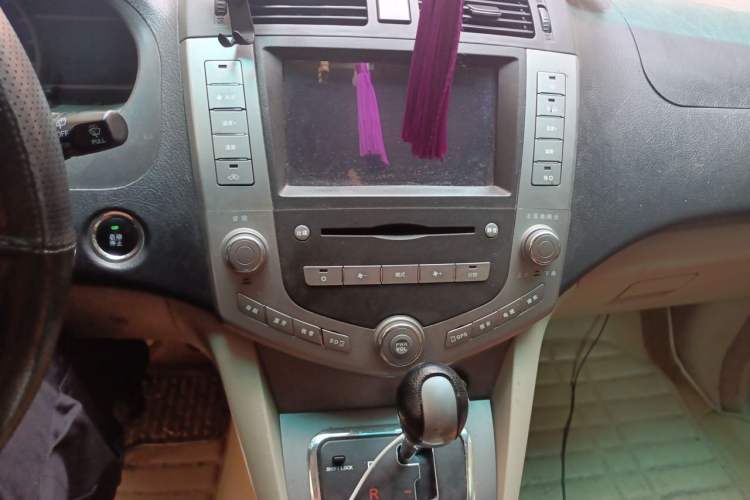 Used BYD S6 2013 Jingyue Edition 2.4L Automatic Elite Model 5 Seats Audio And AC Panel