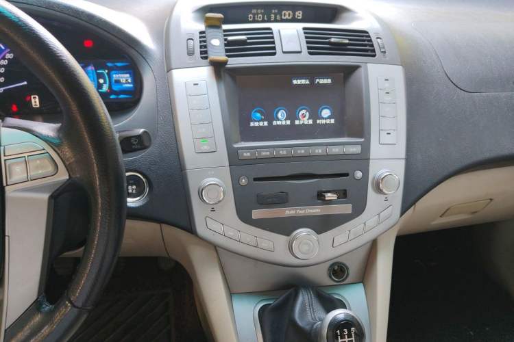 Used BYD S6 2013 Platinum Edition 2.0L Manual Luxury Model Audio And AC Panel
