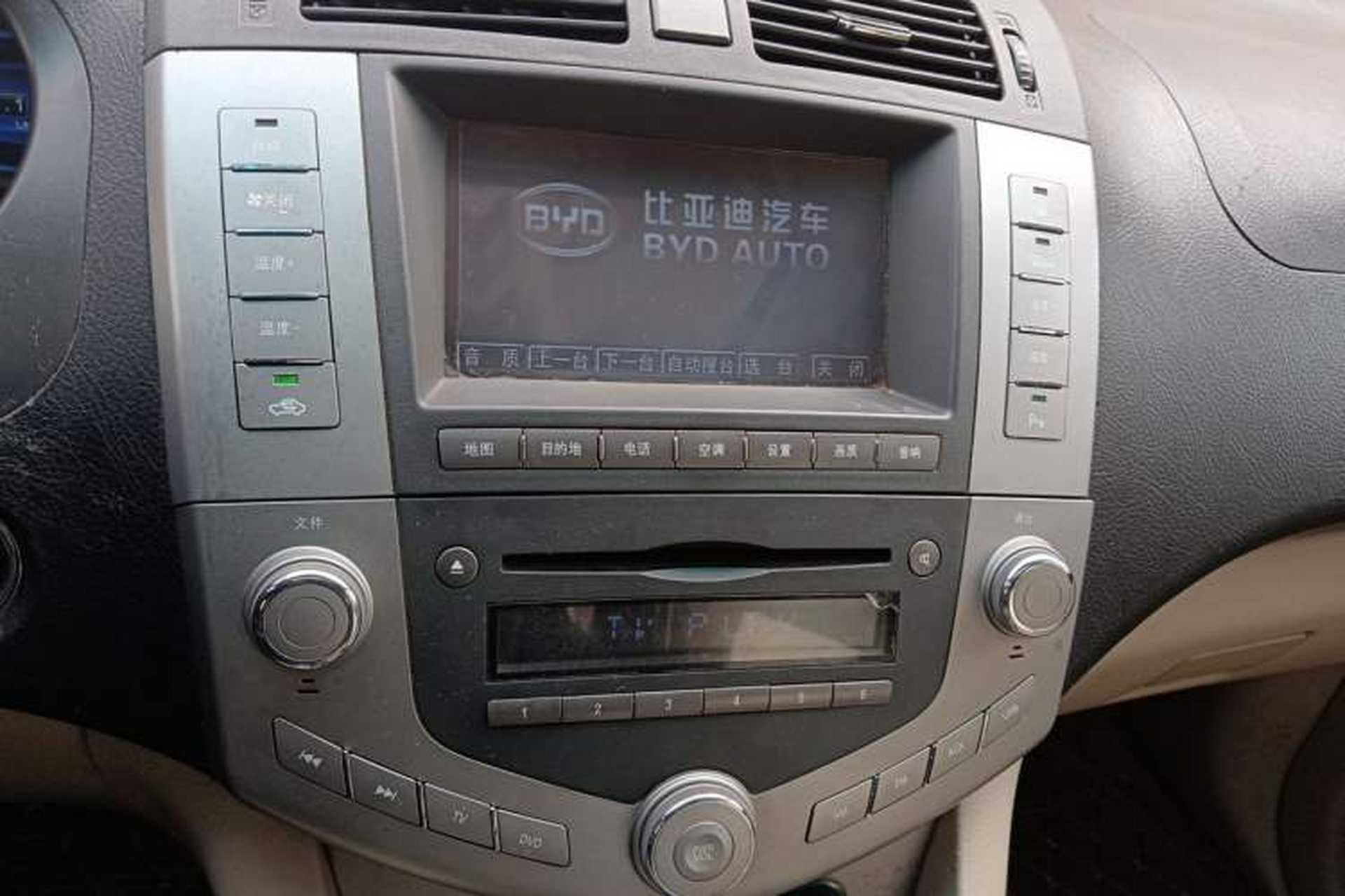 Used BYD S6 2013 Jingyue Edition 2.0L Manual Luxury Model 5 Seats Audio And AC Panel