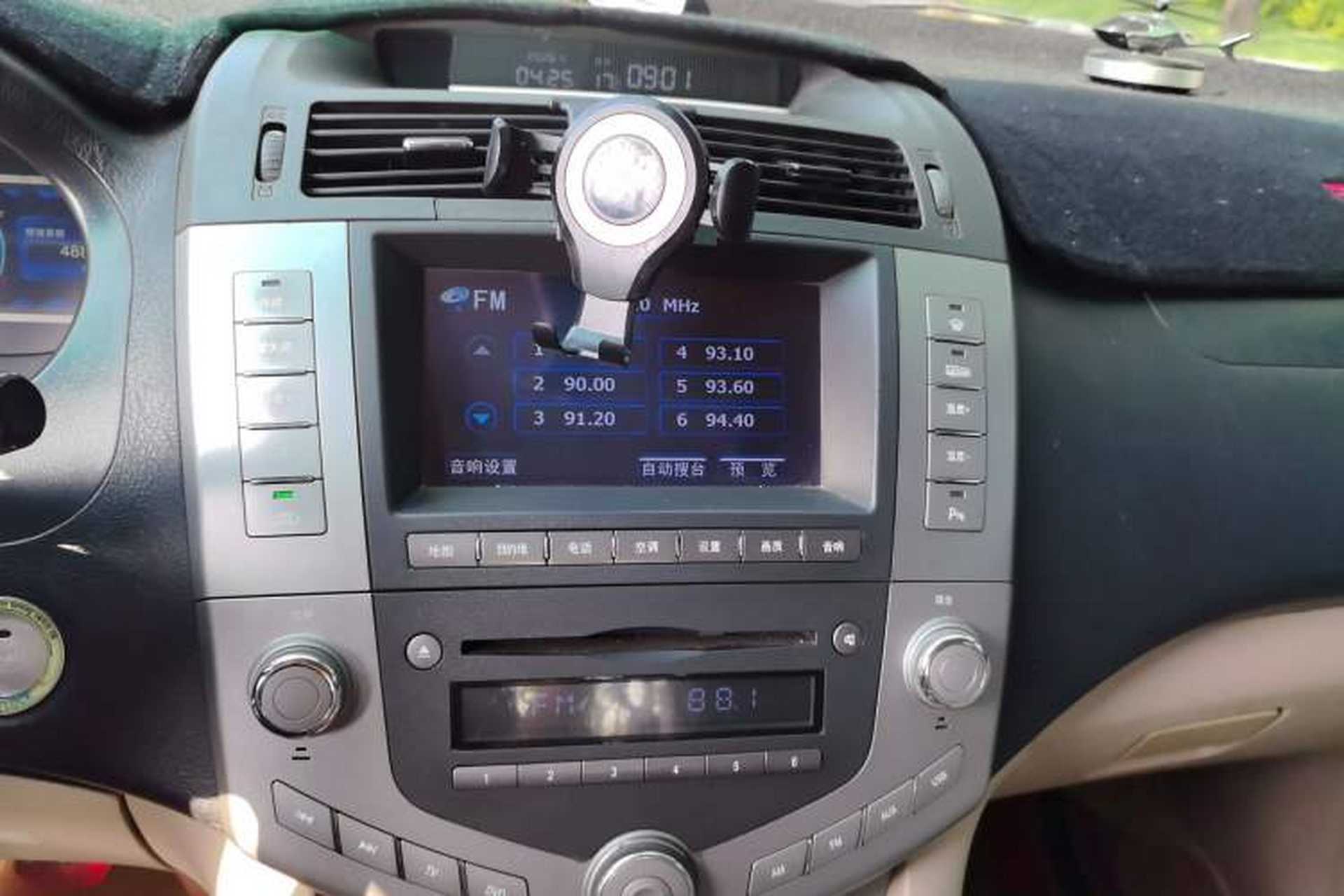 Used BYD S6 2013 Jingyue Edition 2.0L Manual Luxury Model 5 Seats Audio And AC Panel