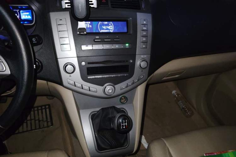 Used BYD S6 2013 Platinum Edition 2.0L Manual Luxury Model Audio And AC Panel