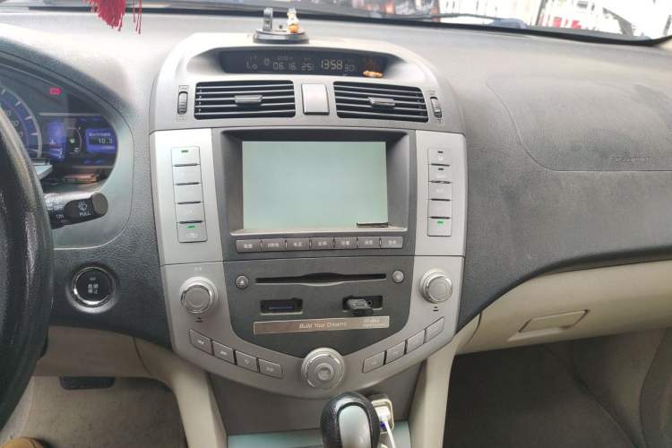 Used BYD S6 2013 Platinum Edition 2.4L Automatic Luxury Model Audio And AC Panel