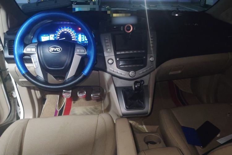 Used BYD S6 2013 Jingyue Edition 2.0L Manual Luxury Model 5 Seats Center Console