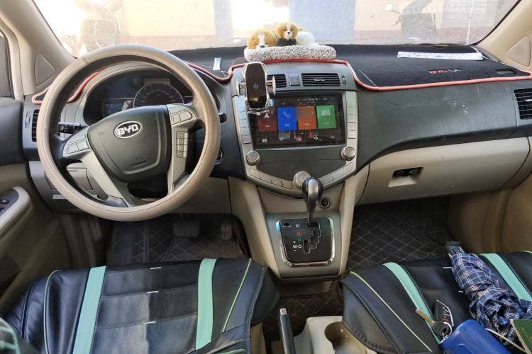 Used BYD S6 2013 Jingyue Edition 2.4L Automatic Elite Model 5 Seats Center Console