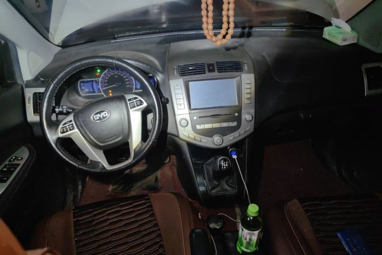 Used BYD S6 2013 Jingyue Edition 2.0L Manual Elite Model 5 Seats Center Console