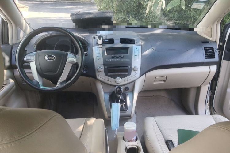 Used BYD S6 2013 Jingyue Edition 2.0L Manual Luxury Model 5 Seats Center Console