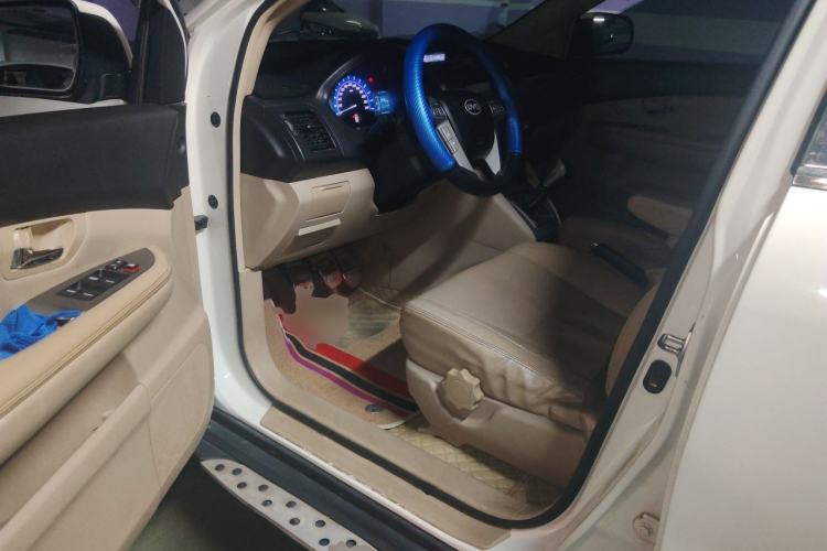 Used BYD S6 2013 Jingyue Edition 2.0L Manual Luxury Model 5 Seats Driver Seat