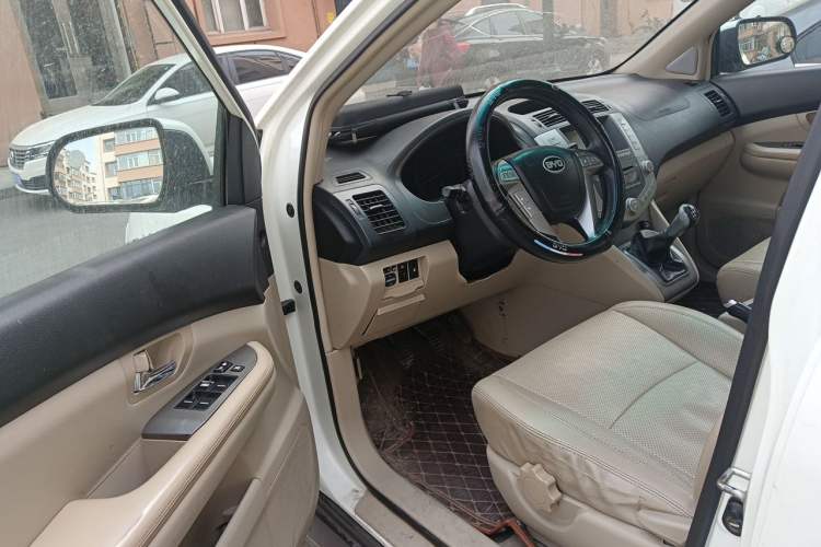 Used BYD S6 2013 Jingyue Edition 2.0L Manual Luxury Model 5 Seats Driver Seat
