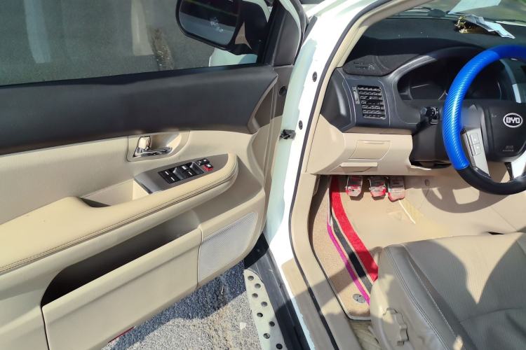 Used BYD S6 2013 Jingyue Edition 2.0L Manual Luxury Model 5 Seats Driver Seat