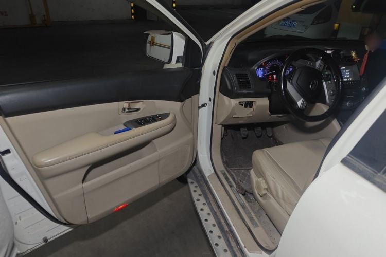 Used BYD S6 2013 Platinum Edition 2.0L Manual Luxury Model Driver Seat