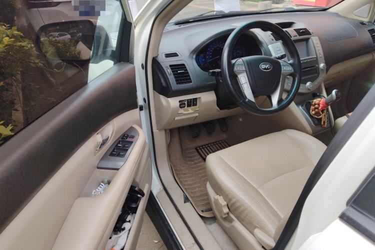Used BYD S6 2013 Jingyue Edition 2.0L Manual Luxury Model 5 Seats Driver Seat