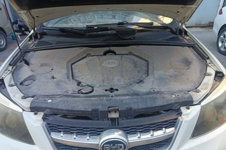 Used BYD S6 2013 Platinum Edition 2.0L Manual Luxury Model Engine Bay