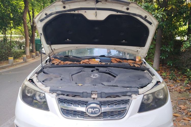 Used BYD S6 2013 Platinum Edition 2.0L Manual Luxury Model Engine Bay