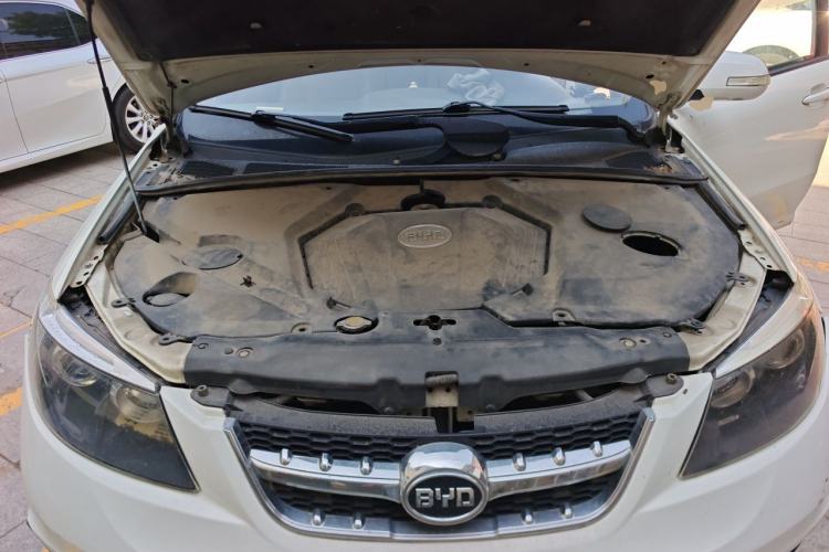 Used BYD S6 2013 Platinum Edition 2.0L Manual Luxury Model Engine Bay