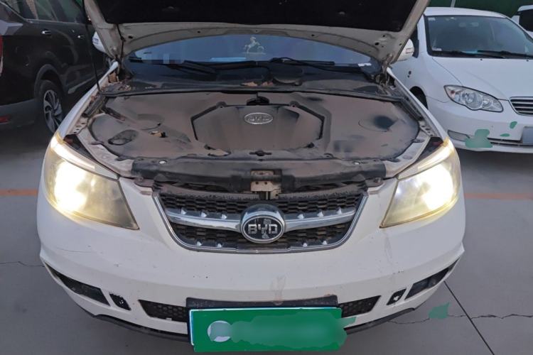 Used BYD S6 2013 Jingyue Edition 2.0L Manual Luxury Model 5 Seats Engine Bay